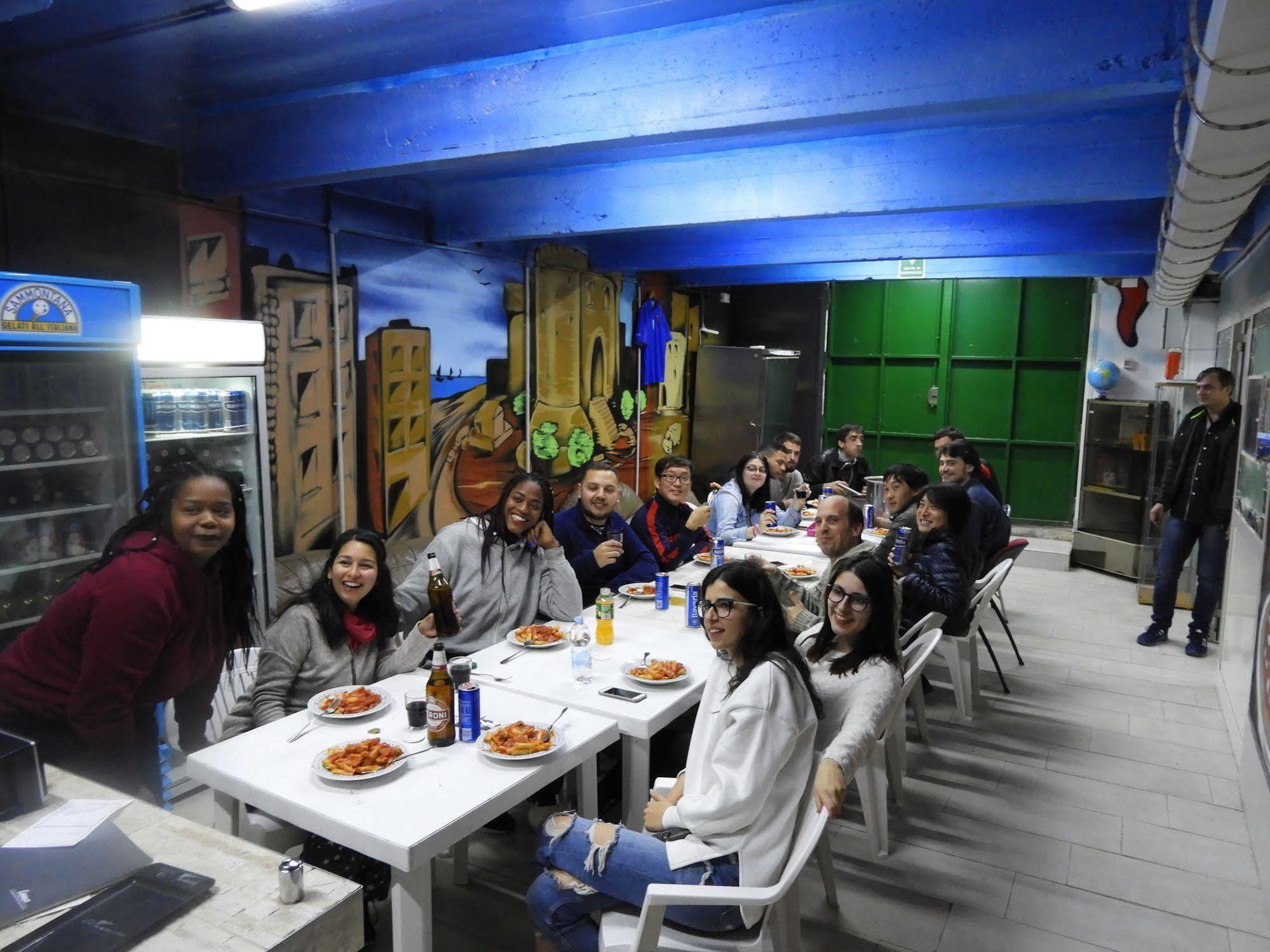 Hostel Experience - Age Limit 18-28 Napels
